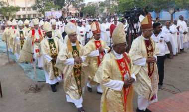 தூத்துக்குடியில் 22 பிஷப்புகள் பங்கேற்ற சிறப்பு கூட்டு திருப்பலி!!