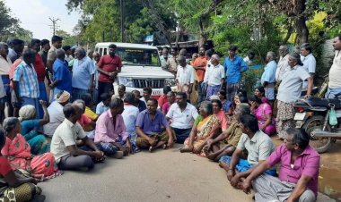 நகராட்சி பொறியாளர் வாகனத்தை சிறைபிடித்து பொதுமக்கள் போராட்டம்!!