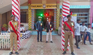 ரயில் நிலையமாக மாறிய தூத்துக்குடி தனியார் பள்ளி : மாணவர்களுக்கு விழிப்புணர்வு நிகழ்ச்சி!