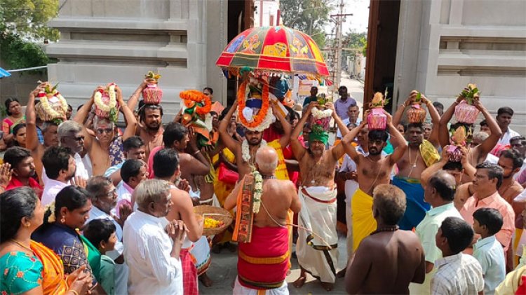 விளாத்திகுளம் மீனாட்சி சுந்தரேஸ்வரர் கோவில் வருஷாபிஷேகம்: திரளான பக்தர்கள் பங்கேற்பு!