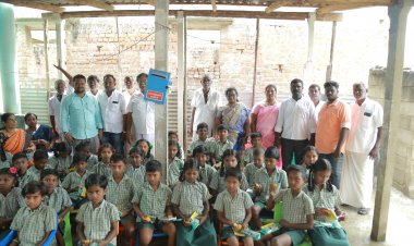 முதல்வர் மு.க. ஸ்டாலின் 70 வது பிறந்தநாள் விழா: முத்தையாபுரம் மகளிர் அணி சார்பில் பள்ளி மாணவர்களுக்கு புத்தகம் வழங்கல்!