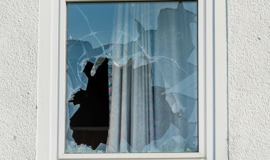 பஞ்சாயத்து தலைவர் வீட்டில் கண்ணாடி உடைப்பு: போலீஸ் விசாரணை!