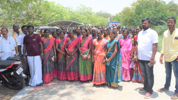 விளாத்திகுளம் அருகே பள்ளி நிலத்தை மீட்டு தரக்கோரி ஆட்சியரிடம் கிராம மக்கள் மனு!