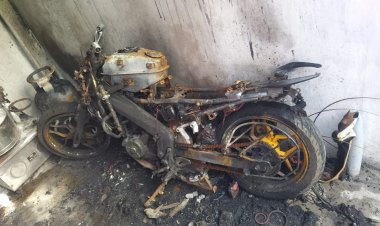 வீட்டில் நிறுத்தியிருந்த இரு சக்கர வாகணம் தீ வைத்து எரிப்பு- போலீசார் விசாரணை!