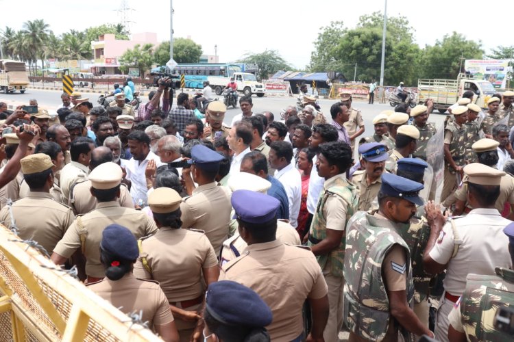 தூத்துக்குடியில் மறியலில் ஈடுபட்ட ஸ்டெர்லைட் ஆலை எதிர்ப்பு கூட்டமைப்பினர் கைது!
