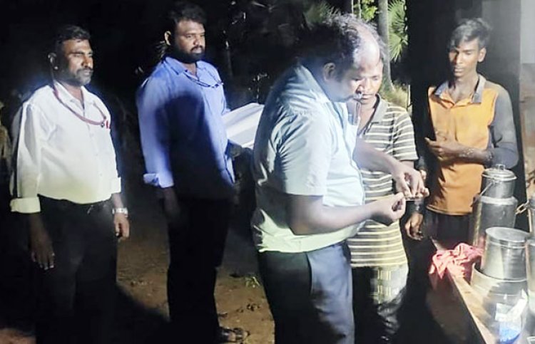 #சாத்தான்குளம்: பேய்க்குளம் பகுதியில் வட மாநிலதொழிலாளர்களிடம் ரத்த மாதிரி சேகரிப்பு!