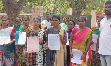 ஜாதி சான்றிதழ் இல்லாமல் மேல் படிப்பை தொடர முடியாமல் தவிக்கும் மாணவிகள்... குடும்பத்துடன் ஆட்சியரிடம் கோரிக்கை மனு!