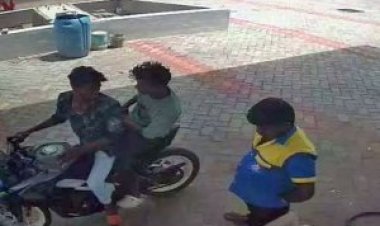 பெட்ரோல் பங்க் ஊழியரை தாக்கி ரூ.22 ஆயிரம் கொள்ளை - படடப்பகலில் மர்மநபர்கள் கைவரிசை!