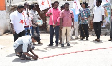 தூத்துக்குடியில் 16 டாஸ்மாக் கடைகள் மூடல் : வாலிபர் சங்கத்தினர் இனிப்பு வழங்கி கொண்டாட்டம்!