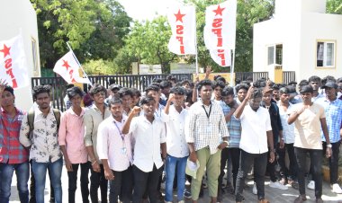 காமராஜ் கல்லூரி  மாணவர்கள் வகுப்புகளை புறக்கணித்து போராட்டம்!