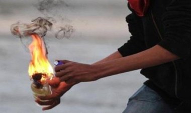 தூத்துக்குடியில் ஜவுளிக்கடை உரிமையாளர் வீட்டில் பெட்ரோல் குண்டு வீச்சு: 3பேர் கைது!