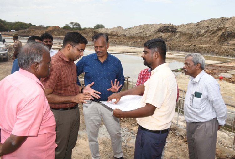 தடுப்பணைகள் அமைக்கும் பணிகள்: ஆட்சியர் செந்தில் ராஜ் ஆய்வு!!