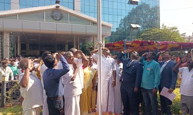 தூத்துக்குடி மாநகராட்சி அலுவலகத்தில் மேயர் ஜெகன் பெரியசாமி சுதந்திர தின கொடியேற்றினார்!