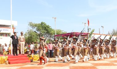 சுதந்திர தினவிழாவில் 60 காவல்துறையினருக்கு பாராட்டுச் சான்றிதழ்: ஆட்சியர் வழங்கினார்!