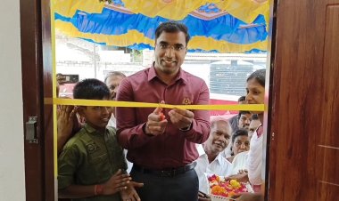 மண்எண்ணெய் விளக்கு வெளிச்சத்தில் படித்த மாணவியின் குடும்பத்துக்கு புதிய வீடு