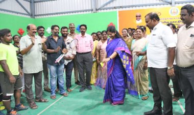 இறகுப்பந்து விளையாட்டரங்கம், உடற்பயிற்சி கூடம் : கனிமொழி எம்பி திறந்து வைத்தார்!