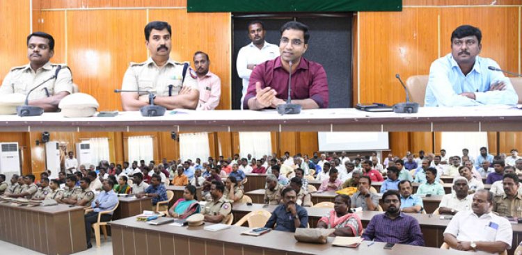 உரிமம் இன்றி பட்டாசு கடை நடத்துபவர்கள் மீது கடுமையான நடவடிக்கை: ஆட்சியர் எச்சரிக்கை
