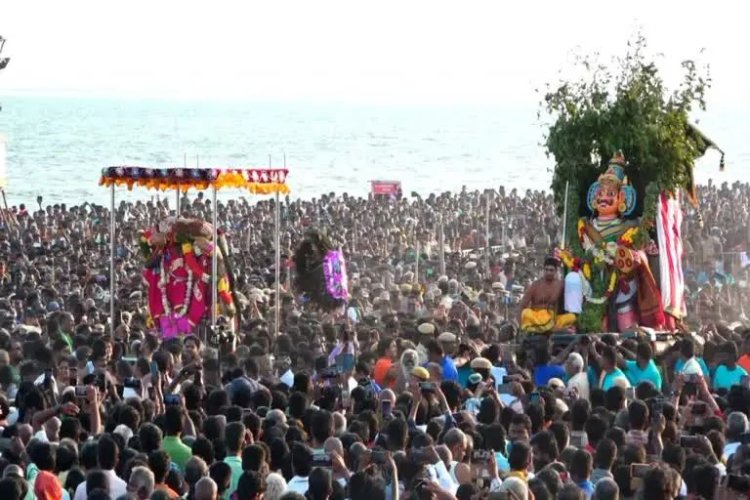 திருச்செந்தூரில் சூரபத்மனை வதம் செய்த சுப்பிரமணிய சுவாமி..! விண்ணைப் பிளந்த அரோகரா கோஷம்!