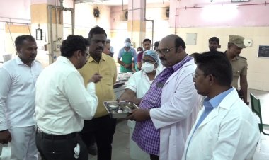 தூத்துக்குடி அரசு மருத்துவக் கல்லூரி மருத்துவமனையில் நோயாளிகளுக்கு தயார் செய்யப்பட்டுள்ள உணவுகளை அருந்தி ஆட்சியர் ஆய்வு!