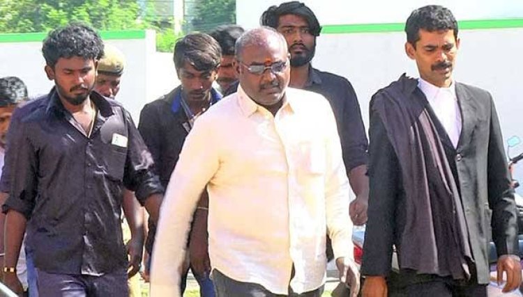 தூத்துக்குடி நீதிமன்றத்தில் சுபாஷ் பண்ணையார் ஆஜர்: எஸ்பி தலைமையில் போலீஸ் குவிப்பு!