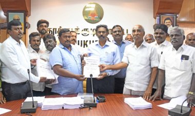 தூத்துக்குடி மாவட்டத்தில் இறுதி வாக்காளர் பட்டியல் : ஆட்சியர் வெளியிட்டார்!