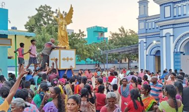 ஏஞ்சல் சிலையில் இருந்து சொட்டு சொட்டாக விழும் நீர்... பக்தர்கள் பரவசம்..!!