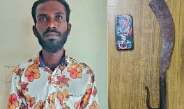 அரிவாளுடன் வீடியோ எடுத்து வாட்ஸ்அப்பில் ஸ்டேட்டஸ் வைத்து பரப்பி மிரட்டியவர் கைது..!