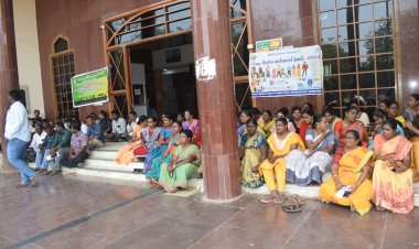 தூத்துக்குடியில் வருவாய்த்துறை அலுவலர்கள் பணி புறக்கணிப்பு போராட்டம் : இஸ்ரோ உள்ளிட்ட முக்கிய வருவாய் பணிகள் முற்றிலும் பாதிப்பு!