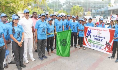 நாடாளுமன்ற பொதுத்தேர்தல்- 2024 விழிப்புணர்வு நடைபயணம்:முதல் தலைமுறை வாக்காளர் மாணவி கொடியசைத்து தொடங்கி வைத்தார்.