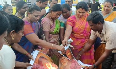 குஷ்பூ உருவபடத்தை எரித்து திமுக மகளிர் அணி ஆர்ப்பாட்டம்: தூத்துக்குடியில் பரபரப்பு!