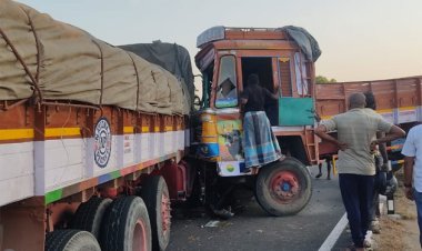 கோவில்பட்டி அருகே லாரிகள் நேருக்குநேர் மோதல்: 2 டிரைவர்கள் படுகாயம்!!