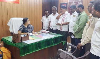 கோவில்பட்டி கோட்டாட்சியா் அலுவலகத்தில் செண்பகவல்லி அம்மன் கோயிலில் தெப்பத் திருவிழாவை முறையாக நடத்தவிடாத கோயில் நிா்வாகத்தை கண்டித்து முற்றுகை!!