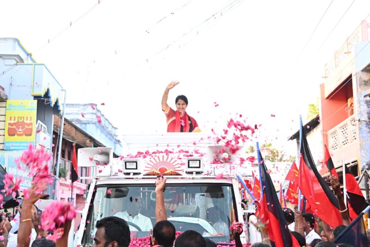 மழை வெள்ளத்தில் பாதிக்கப்பட்ட மக்களைப் பார்க்காமல், தட்டில் காசு போடா சொன்னவர் நிர்மலா சீதாராமன் - கனிமொழி கருணாநிதி தாக்கு..!