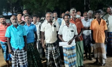 விவசாயி மீது பொய் புகாா்: காவல் நிலையம் முன் கிராம மக்கள் முற்றுகை