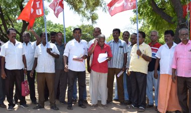 தூத்துக்குடியில் அரசு விரைவு போக்குவரத்து கழகத்தை கண்டித்து சிஐடியு வினர் ஆா்ப்பாட்டம்!