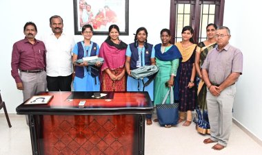 தூத்துக்குடி மாவட்டத்தில் அதிக மதிப்பெண் எடுத்த மாணவர்களுக்குக் கல்வி ஊக்கத்தொகை வழங்கிய கனிமொழி கருணாநிதி எம்.பி