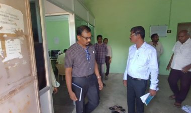 கோவில்பட்டி வட்டார போக்குவரத்து அலுவலகத்தில் லஞ்ச ஒழிப்பு போலீஸார்  நடத்திய திடீர் சோதனையில் கணக்கில் காட்டப்படாத  ரூ.1.16 லட்சம் ரொக்கப்பணம் சிக்கியது.