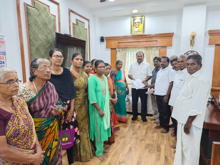 மார்க்சிஸ்ட் கம்யூனிஸ்ட் கட்சி சார்பில் தார்சாலை அமைத்து தர வேண்டி மேயரிடம் மனு!