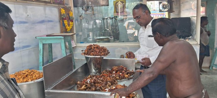 தூத்துக்குடியில் உள்ள ஆழ்வார் கடையில் ஆய்வு - வழக்கு பதிவு செய்யவும், முன்னேற்ற அறிவிப்பு வழங்கவும் உணவு பாதுகாப்பு நியமன அலுவலர் உத்திரவு.