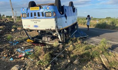 கோவில்பட்டி அருகே குற்றாலம் சுற்றுலா சென்று விட்டு திரும்பிய போது வேன் கவிழ்ந்து விபத்து..!