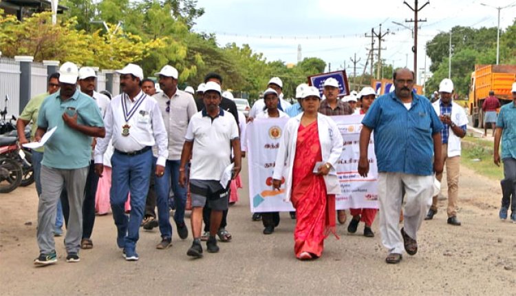 தூத்துக்குடியில் உடல்தானம் விழிப்புணர்வு பேரணி : பயிற்சி மருத்துவர்கள், செவிலியர்கள் பங்கேற்பு!