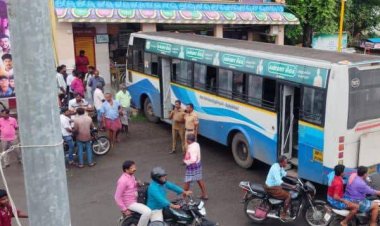 கோவில்பட்டி அருகே கட்டுப்பாட்டை இழந்த அரசு பேருந்து கோவில் சுவற்றில் மோதியது..!