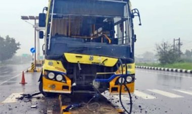 கயத்தாறு அருகே தடுப்புச் சுவரில் அரசுப் பேருந்து மோதி விபத்து