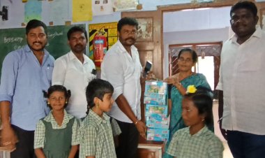 துணை முதல்வர் உதயநிதி ஸ்டாலின் பிறந்த நாள் விழா : தெற்கு மாவட்ட மாணவரணி சார்பில் கல்வி உபகரணங்கள் வழங்கல்!!