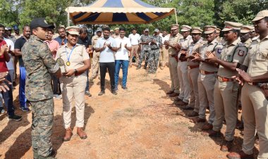 போலீஸ் சப்-இன்ஸ்பெக்டர்களுக்கு துப்பாக்கி சுடுதல் போட்டி: எஸ்பி பரிசு வழங்கினார்!