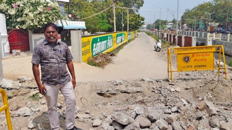 தூத்துக்குடியில்  சர்வீஸ் சாலையை உடனடியாக சீரமைக்க வேண்டும்: மார்க்சிஸ்ட் கம்யூனிஸ்ட் கட்சி கோரிக்கை..!