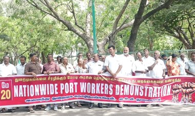 தூத்துக்குடி துறைமுகத்தில் மத்திய அரசைக் கண்டித்து அனைத்து தொழிற்சங்கங்கள் சார்பில் ஆர்ப்பாட்டம்!