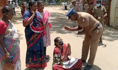 மகன் மீதான பலாத்கார வழக்கை ரத்து செய்ய கோரிக்கை : ஆட்சியர் அலுவலகத்தில் தாய் தர்ணா!