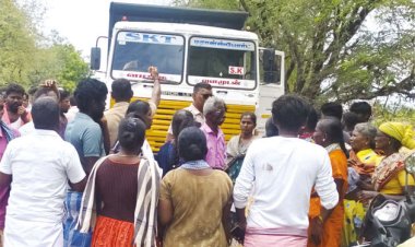 தூத்துக்குடி: கயத்தாறு அருகே பைக் மீது லாரி மோதி கைக்குழந்தை உள்பட 3 பேர் காயம் : கிராம மக்கள் சாலைமறியல்!!