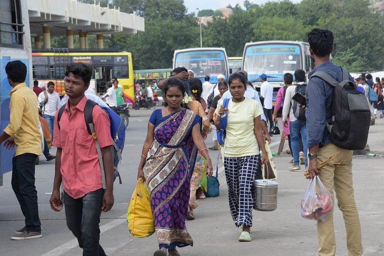 அரசு விரைவுப் பேருந்துகளில் 5 நாள்களில் 6 லட்சம் போ் பயணம்! - மேலாண் இயக்குநா்